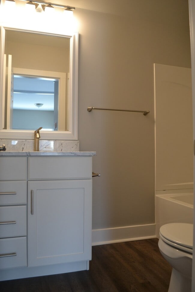 Building Photo - Historic carriage house renovated into a loft apartment! 1 bed 1 bath! Close to downtown