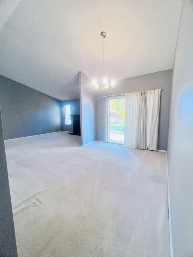 Building Photo - Perfect Nestled Condo Call Now!