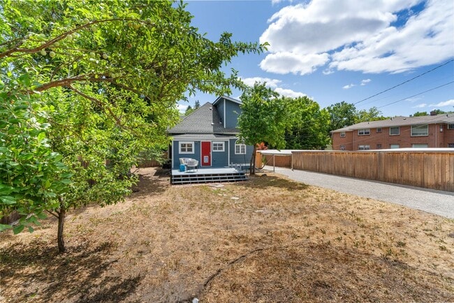 Building Photo - Charming Home in Spokane’s Heart – Unfurnished