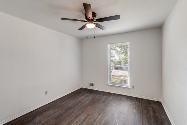 Building Photo - 15825 El Estado Dr