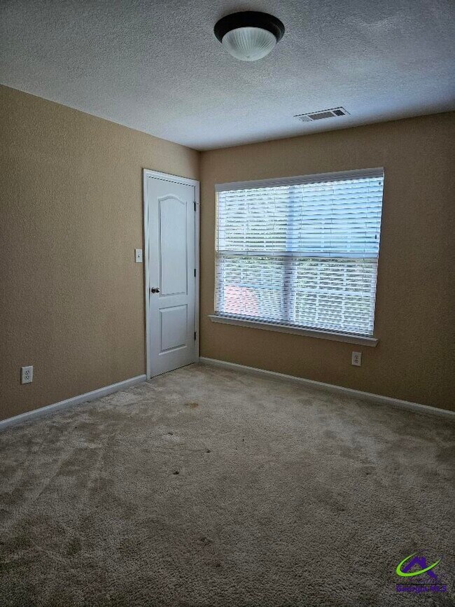Building Photo - 204 Bridgehampton Way