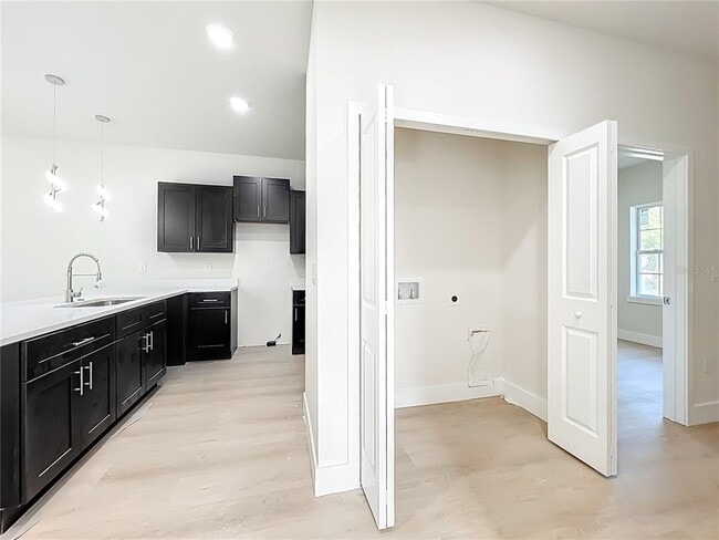 Building Photo - 356 W 4th St