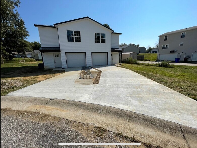 Building Photo - 6855 Augusta Dr