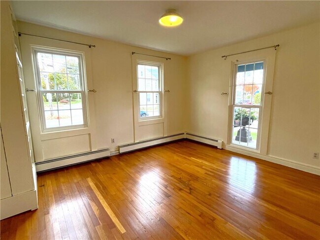 Building Photo - 44 Phillips St