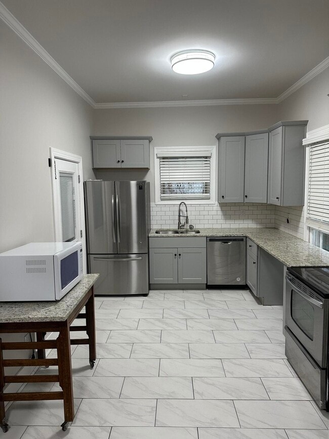 Building Photo - 313 Capital Ave