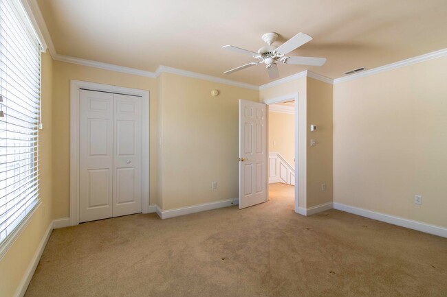 Building Photo - SHORT TERM - FURNISHED OR UNFURNISHED - SINGLE FAMILY - RBYCC