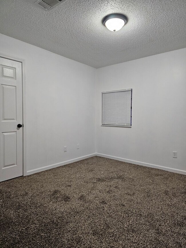 Building Photo - 1544 Diuguid Dr