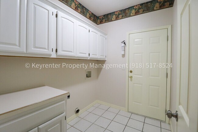 Building Photo - 4 Bed | 2 Bath in Broken Arrow!