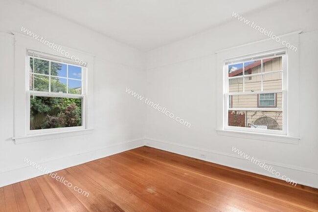 Building Photo - Charming 2-Bedroom Home in Overlook Neighb...