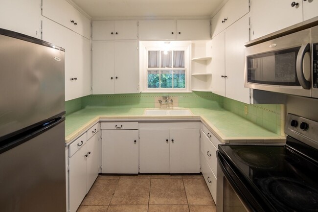 Building Photo - 3 Bedroom Rental in Midtown Tyler!