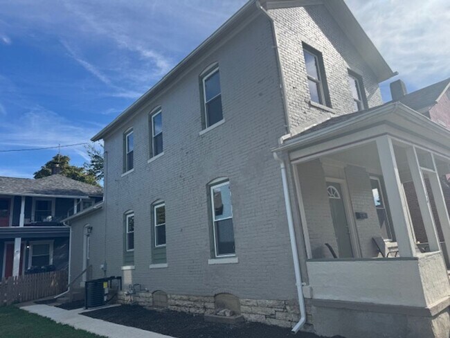 Building Photo - 2 Bedroom 1 1/2 Bath Beautifully Renovated Home in Historic Huffman Area