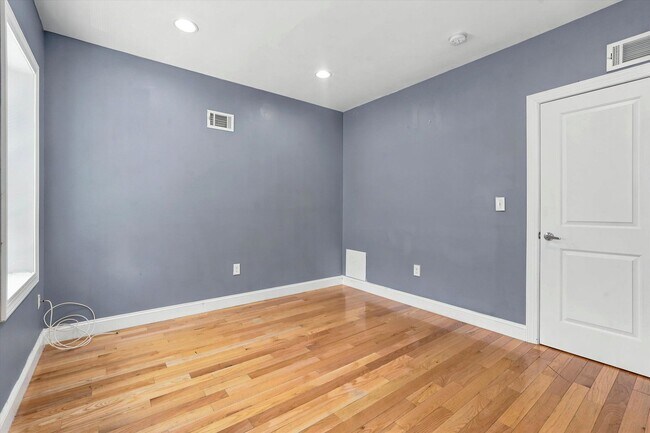 Building Photo - 2504 Manton St