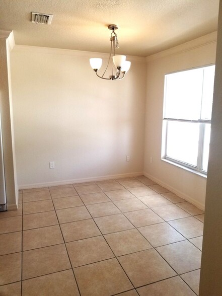 Building Photo - Santa Barbara Villas - Move in Special