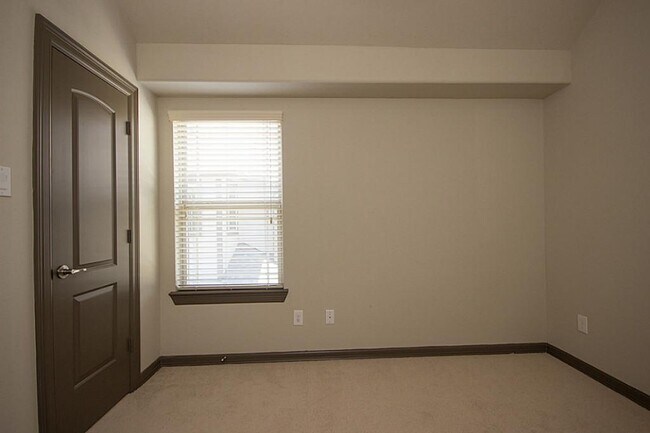 Building Photo - 63 Aventura Pl