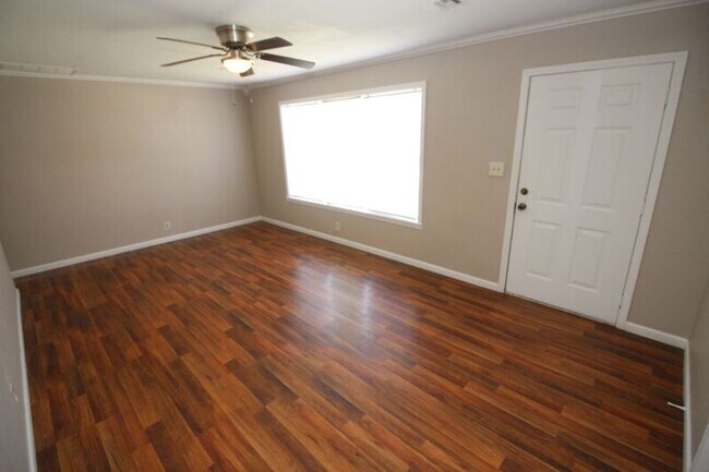 Building Photo - 1327 N Norwood Ave