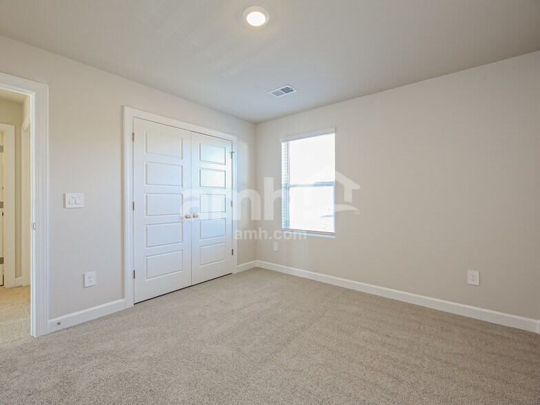 Building Photo - 806 Treeline Rd