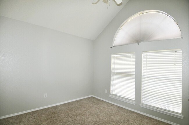 Building Photo - VIEW NOW/COMING SOON - Charming Cul-de-Sac Home in Rockwall with Flexible Floorplan & Spacious Ba...