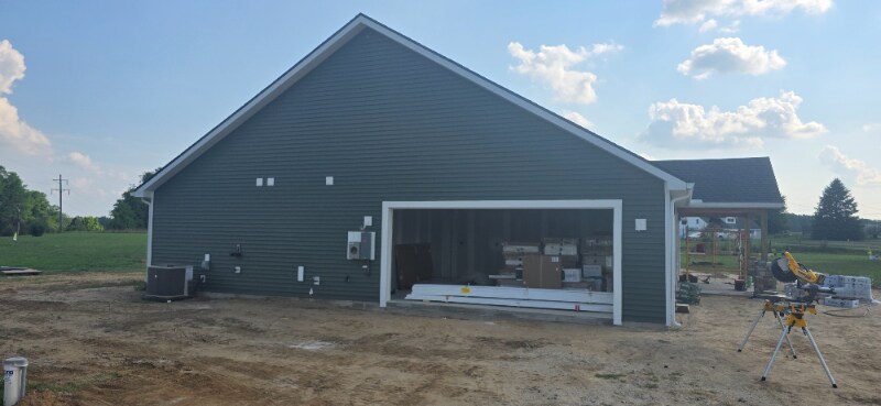 Building Photo - 2975 E Valley Rd