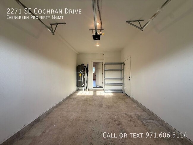 Building Photo - 2271 SE Cochran Dr
