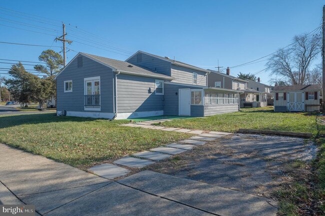 Building Photo - 312 N Hammonds Ferry Rd