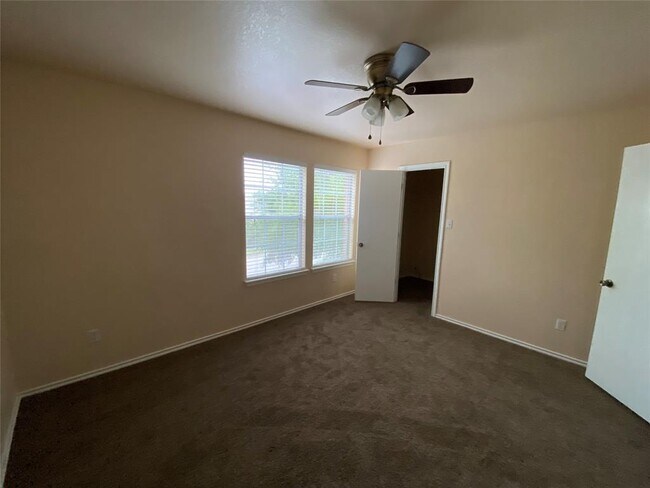 Building Photo - 12840 St Mary Dr