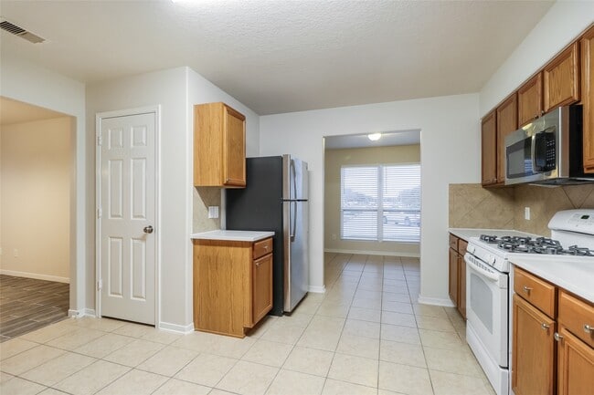 Building Photo - 16700 Foursquare Dr