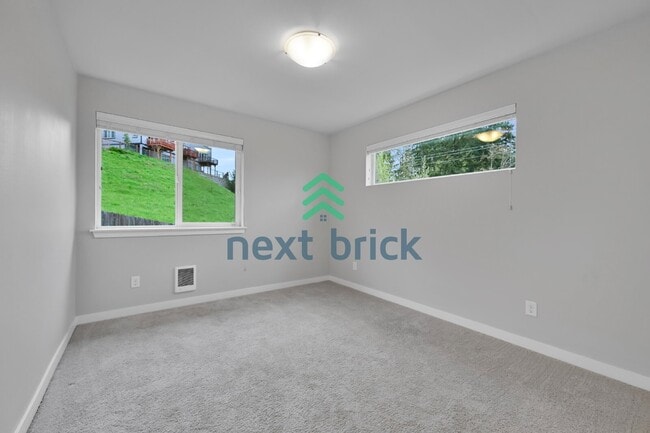 Building Photo - Spacious 3-Bed Townhouse Retreat in Bothell – 1928 Sq Ft of Comfortable Living!