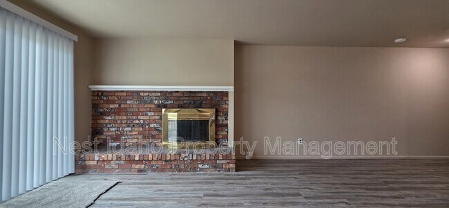 Building Photo - 2732 N Siesta Ave