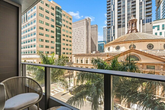 Building Photo - 121 NE 5th St