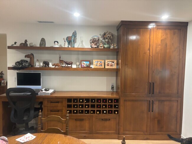 Building Photo - 545 Thumbelina Dr