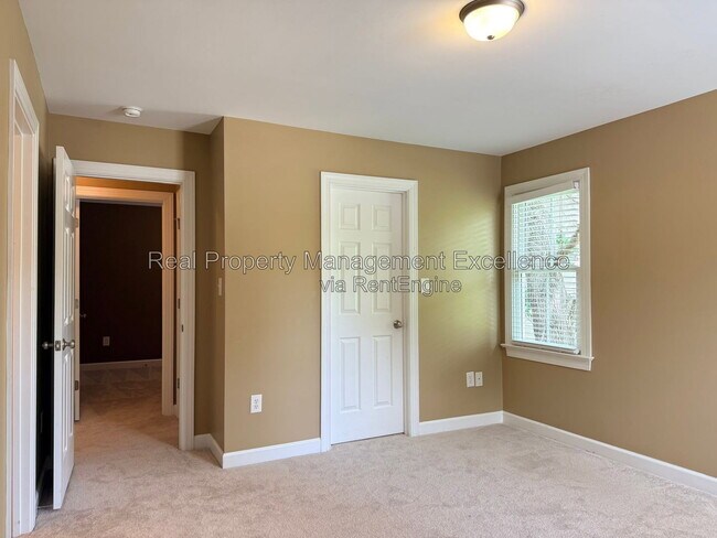 Building Photo - 616 Lake Artesia Ln