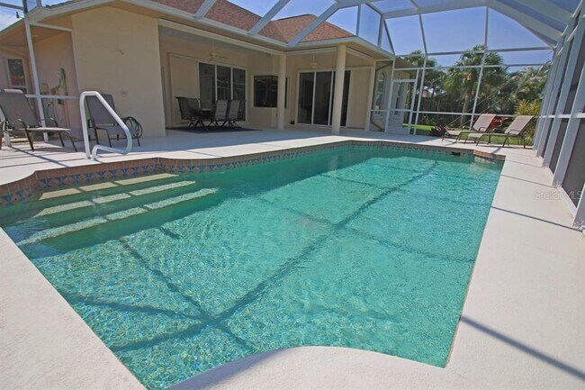 Building Photo - 811 Rotonda Cir