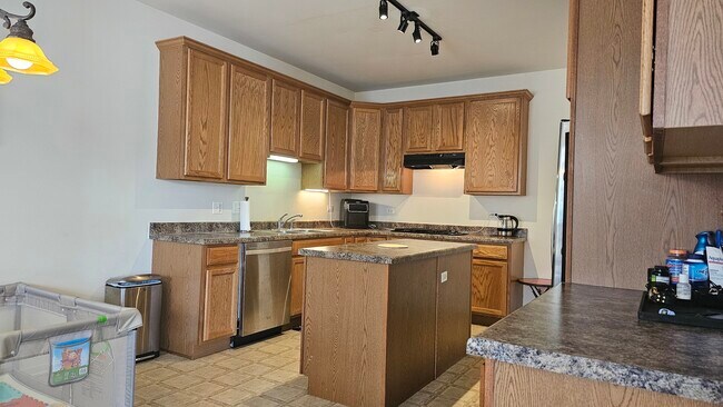 Building Photo - 1268 Bradley Cir