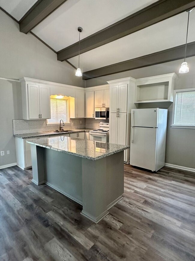 Building Photo - Spacious 4 Bedroom Home in Pearl!