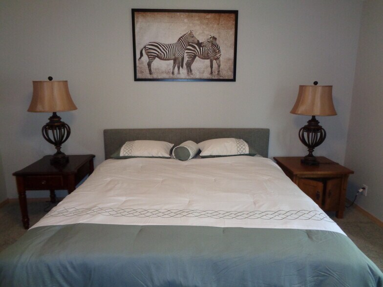 Master Bedroom on Main Floor - 17612 SW Bany Rd