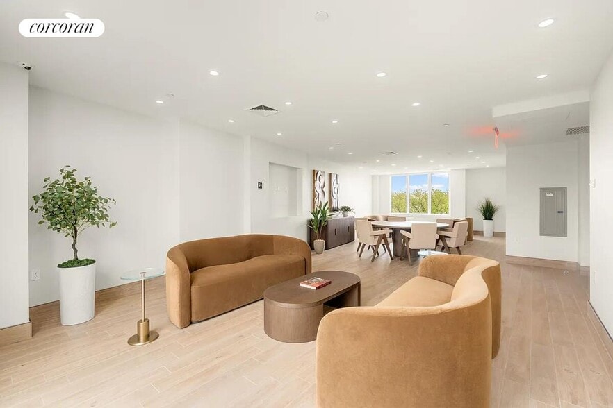 Building Photo - 2833 Brighton 3rd St