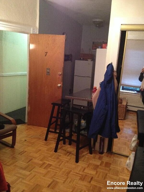 Building Photo - 40 Anderson St