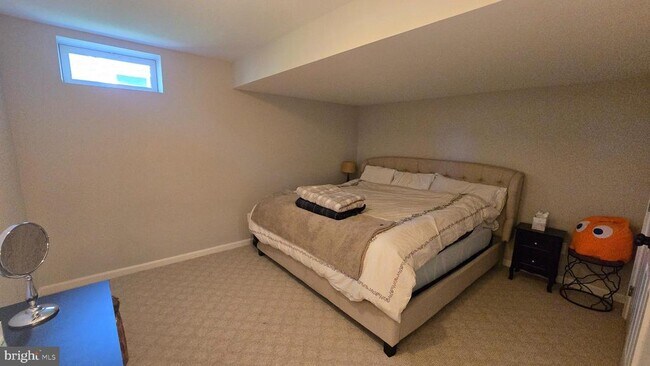 Building Photo - 47400 River Crest St