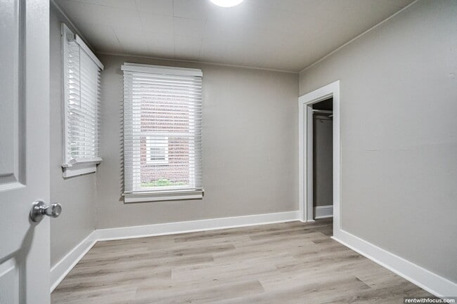 Building Photo - 433 Ahnaip St