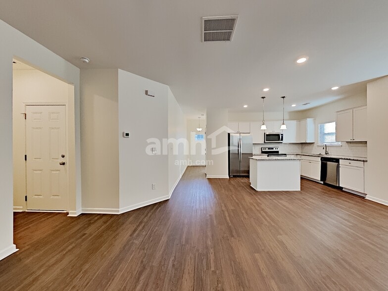 Building Photo - 172 Landsdown Xing