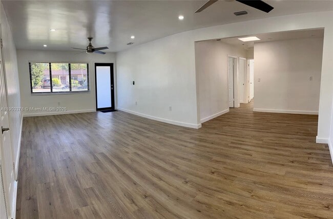 Building Photo - 4640 SW 94th Ct