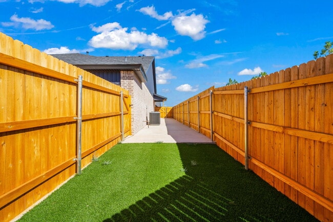 Building Photo - Luxurious Townhome Located In Abbey Glen -...