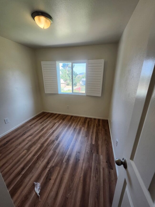 Building Photo - Big backyard with lots of upgrades