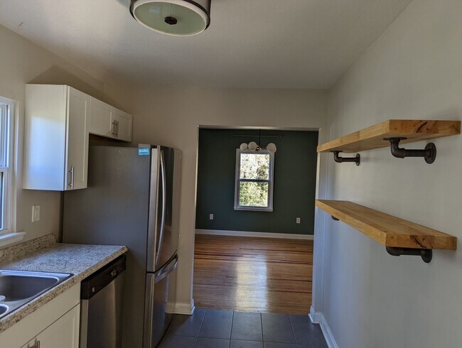 Building Photo - 172 Lynda Cir