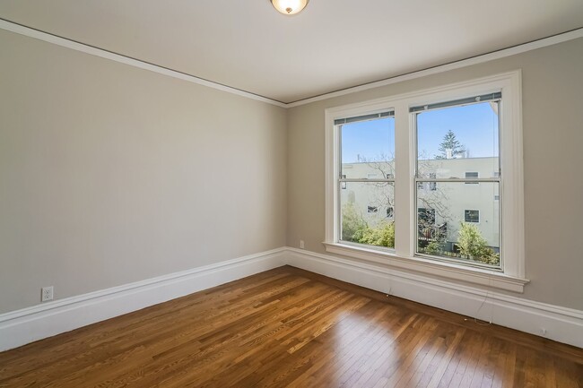 Building Photo - Gorgeous Berkeley Flat!