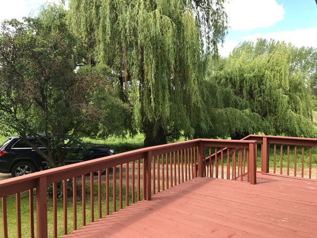 Building Photo - Charming 3 bed South Spokane Farm House