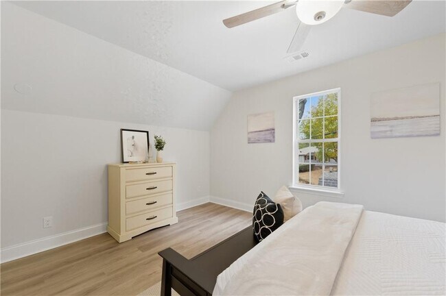 Building Photo - 180 Summit Ave SE