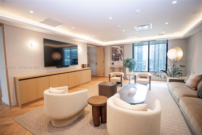 Building Photo - 121 NE 5th St