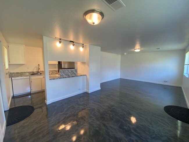 Building Photo - ARCATA! FULLY REMODELED 3 bedroom / 1.5 ba...