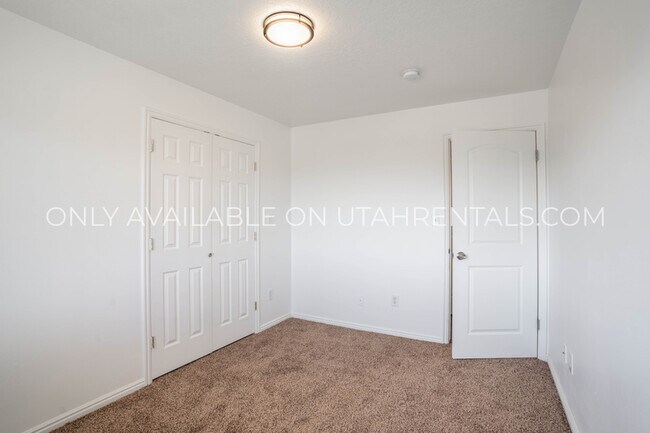 Building Photo - 2051 S State St